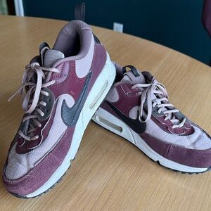 Nike Air Max sneakers in Eggplant and black